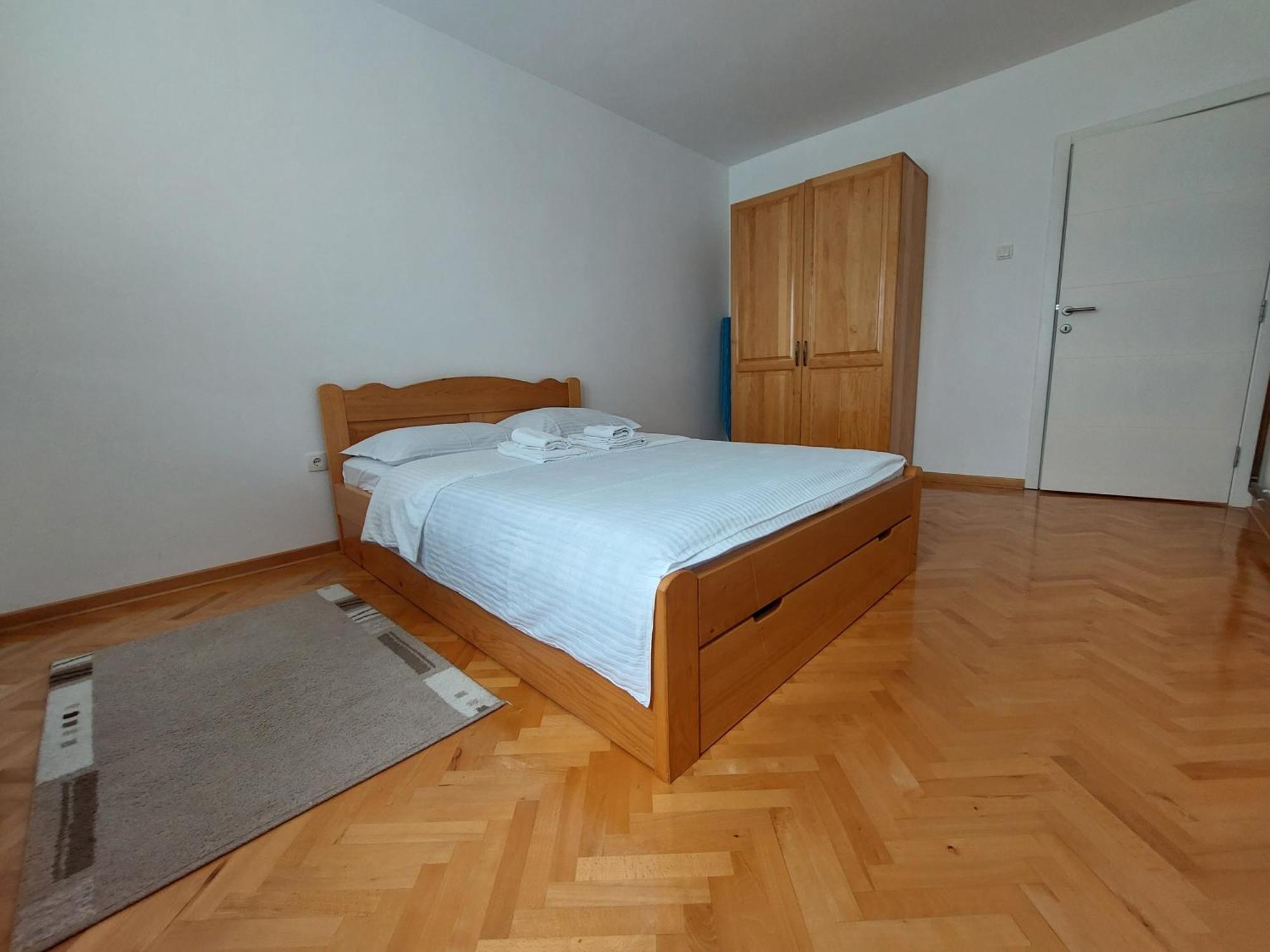 Apartmani Tarsko Jezero Nova Vezanja Zaovine Luaran gambar